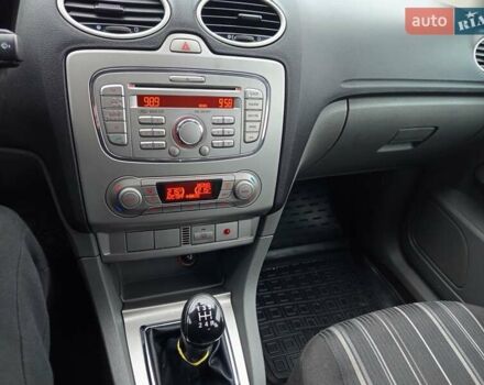 Серый Форд Фокус, объемом двигателя 1.6 л и пробегом 118 тыс. км за 4800 $, фото 3 на Automoto.ua