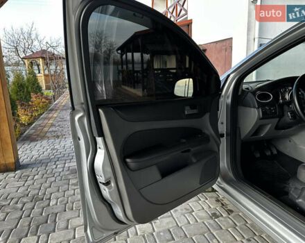 Серый Форд Фокус, объемом двигателя 1.6 л и пробегом 175 тыс. км за 5900 $, фото 28 на Automoto.ua