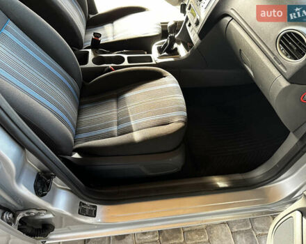 Серый Форд Фокус, объемом двигателя 1.6 л и пробегом 175 тыс. км за 5900 $, фото 51 на Automoto.ua