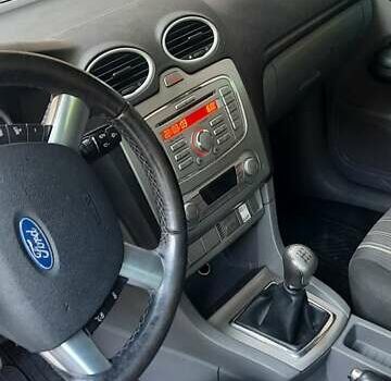 Серый Форд Фокус, объемом двигателя 1.6 л и пробегом 159 тыс. км за 5200 $, фото 7 на Automoto.ua