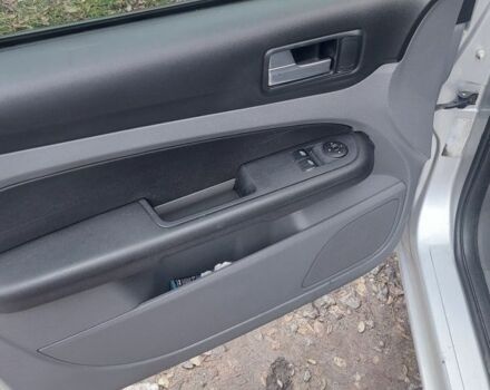 Серый Форд Фокус, объемом двигателя 1.6 л и пробегом 220 тыс. км за 3900 $, фото 3 на Automoto.ua