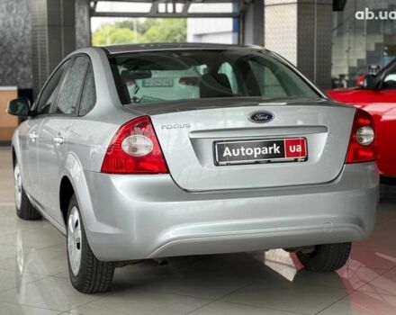 Серый Форд Фокус, объемом двигателя 1.6 л и пробегом 249 тыс. км за 5990 $, фото 4 на Automoto.ua