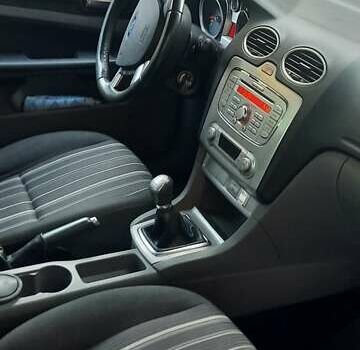 Серый Форд Фокус, объемом двигателя 1.6 л и пробегом 159 тыс. км за 5200 $, фото 5 на Automoto.ua