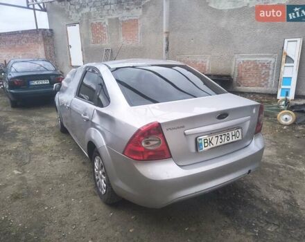 Серый Форд Фокус, объемом двигателя 1.6 л и пробегом 299 тыс. км за 2350 $, фото 2 на Automoto.ua