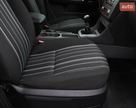 Сірий Форд Фокус, об'ємом двигуна 1.6 л та пробігом 130 тис. км за 5888 $, фото 17 на Automoto.ua