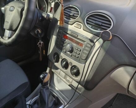 Серый Форд Фокус, объемом двигателя 1.6 л и пробегом 250 тыс. км за 5500 $, фото 4 на Automoto.ua