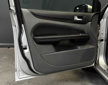 Сірий Форд Фокус, об'ємом двигуна 1.6 л та пробігом 174 тис. км за 5900 $, фото 17 на Automoto.ua