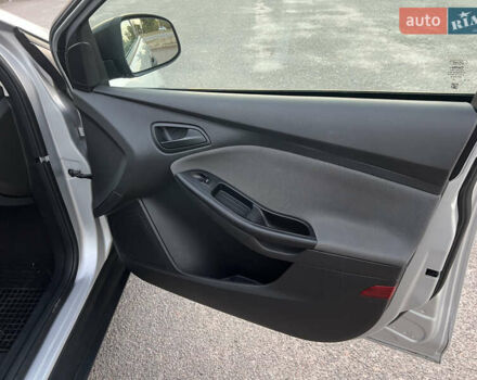 Сірий Форд Фокус, об'ємом двигуна 2 л та пробігом 250 тис. км за 5550 $, фото 24 на Automoto.ua