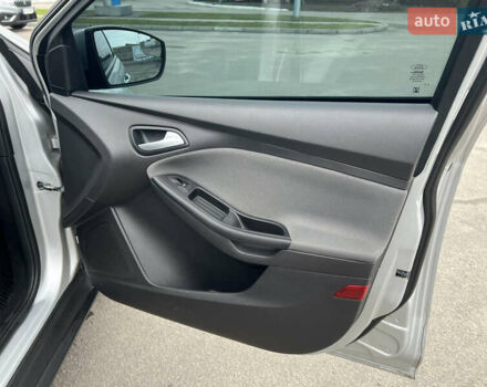 Сірий Форд Фокус, об'ємом двигуна 2 л та пробігом 234 тис. км за 6600 $, фото 36 на Automoto.ua