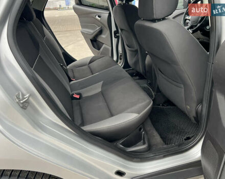 Сірий Форд Фокус, об'ємом двигуна 2 л та пробігом 234 тис. км за 6600 $, фото 35 на Automoto.ua