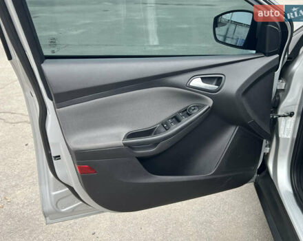 Сірий Форд Фокус, об'ємом двигуна 2 л та пробігом 234 тис. км за 6600 $, фото 23 на Automoto.ua