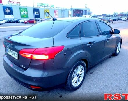 Сірий Форд Фокус, об'ємом двигуна 2 л та пробігом 109 тис. км за 8450 $, фото 4 на Automoto.ua