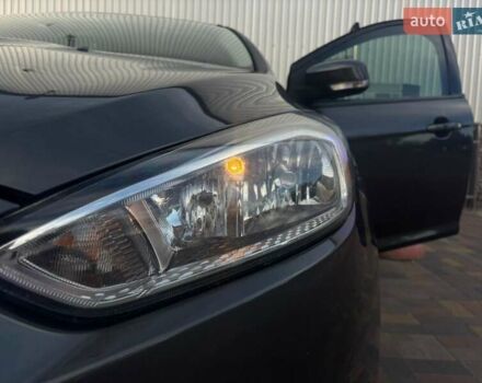 Серый Форд Фокус, объемом двигателя 2 л и пробегом 210 тыс. км за 8800 $, фото 7 на Automoto.ua