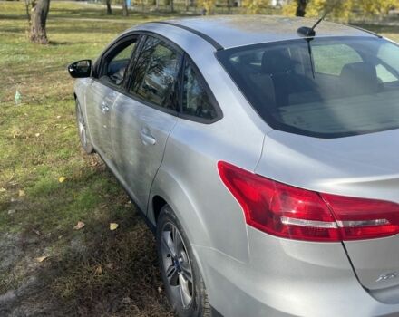 Сірий Форд Фокус, об'ємом двигуна 1 л та пробігом 75 тис. км за 8350 $, фото 2 на Automoto.ua