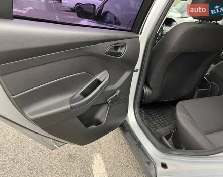 Сірий Форд Фокус, об'ємом двигуна 2 л та пробігом 154 тис. км за 9000 $, фото 5 на Automoto.ua