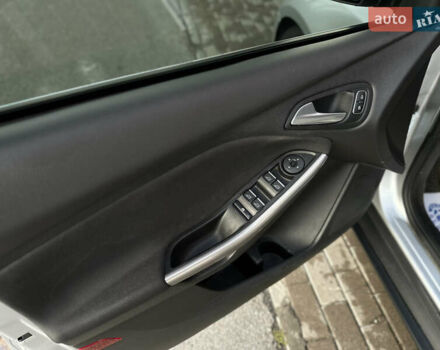 Сірий Форд Фокус, об'ємом двигуна 2 л та пробігом 73 тис. км за 10999 $, фото 9 на Automoto.ua