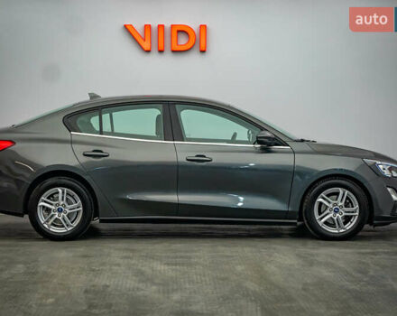 Сірий Форд Фокус, об'ємом двигуна 1.5 л та пробігом 60 тис. км за 16434 $, фото 3 на Automoto.ua