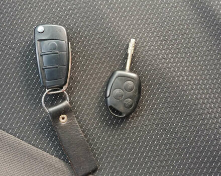 Серый Форд Фокус, объемом двигателя 1.8 л и пробегом 190 тыс. км за 3500 $, фото 9 на Automoto.ua