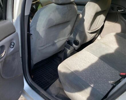 Серый Форд Фокус, объемом двигателя 1.8 л и пробегом 360 тыс. км за 2000 $, фото 5 на Automoto.ua