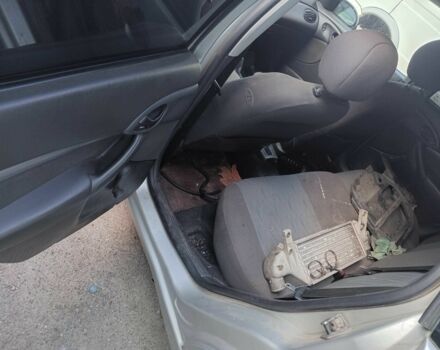 Серый Форд Фокус, объемом двигателя 1.8 л и пробегом 300 тыс. км за 1200 $, фото 6 на Automoto.ua