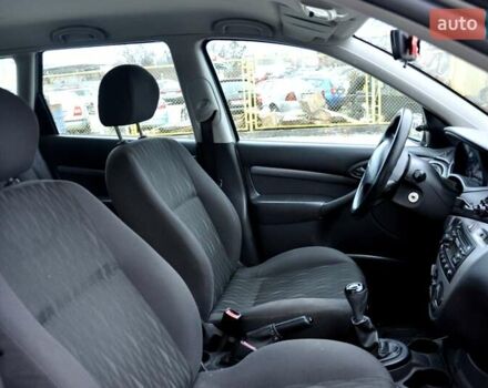 Серый Форд Фокус, объемом двигателя 1.8 л и пробегом 150 тыс. км за 3600 $, фото 28 на Automoto.ua