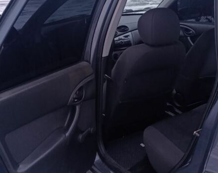 Сірий Форд Фокус, об'ємом двигуна 1.6 л та пробігом 327 тис. км за 2000 $, фото 4 на Automoto.ua