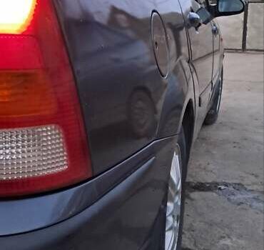 Серый Форд Фокус, объемом двигателя 1.8 л и пробегом 336 тыс. км за 3950 $, фото 19 на Automoto.ua