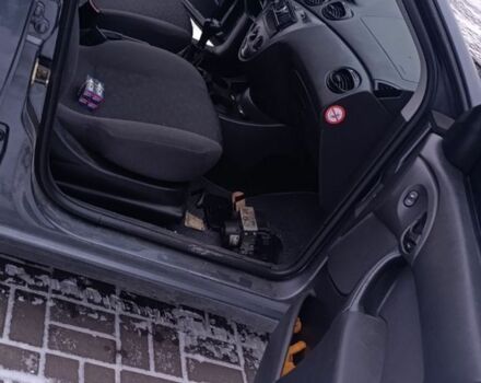 Сірий Форд Фокус, об'ємом двигуна 1.6 л та пробігом 327 тис. км за 2000 $, фото 2 на Automoto.ua