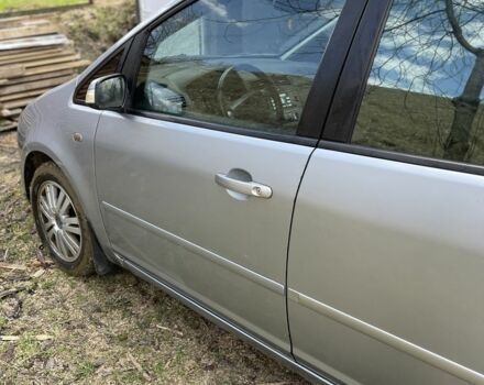 Серый Форд Фокус, объемом двигателя 1.8 л и пробегом 282 тыс. км за 3650 $, фото 2 на Automoto.ua