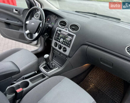 Сірий Форд Фокус, об'ємом двигуна 1.6 л та пробігом 200 тис. км за 3950 $, фото 9 на Automoto.ua