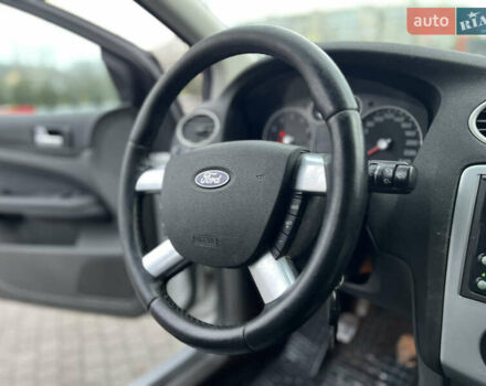 Сірий Форд Фокус, об'ємом двигуна 1.6 л та пробігом 200 тис. км за 3950 $, фото 11 на Automoto.ua