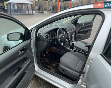 Сірий Форд Фокус, об'ємом двигуна 1.6 л та пробігом 200 тис. км за 3950 $, фото 6 на Automoto.ua