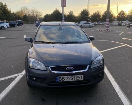 Серый Форд Фокус, объемом двигателя 1.6 л и пробегом 220 тыс. км за 4500 $, фото 2 на Automoto.ua
