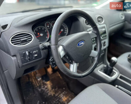 Сірий Форд Фокус, об'ємом двигуна 1.6 л та пробігом 200 тис. км за 3950 $, фото 12 на Automoto.ua