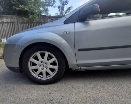 Серый Форд Фокус, объемом двигателя 1.6 л и пробегом 190 тыс. км за 5000 $, фото 2 на Automoto.ua