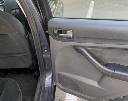 Серый Форд Фокус, объемом двигателя 1.6 л и пробегом 220 тыс. км за 4500 $, фото 10 на Automoto.ua