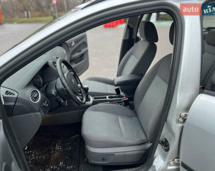 Сірий Форд Фокус, об'ємом двигуна 1.6 л та пробігом 200 тис. км за 3950 $, фото 7 на Automoto.ua