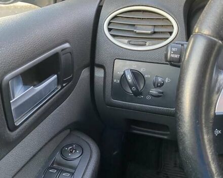 Серый Форд Фокус, объемом двигателя 1.6 л и пробегом 220 тыс. км за 4500 $, фото 13 на Automoto.ua