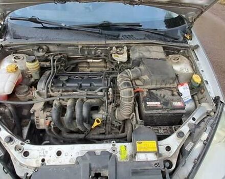 Серый Форд Фокус, объемом двигателя 1.6 л и пробегом 251 тыс. км за 3950 $, фото 9 на Automoto.ua