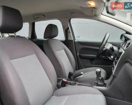 Серый Форд Фокус, объемом двигателя 1.6 л и пробегом 317 тыс. км за 3690 $, фото 9 на Automoto.ua