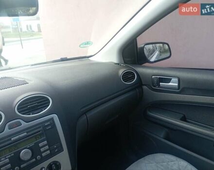 Сірий Форд Фокус, об'ємом двигуна 1.8 л та пробігом 156 тис. км за 3750 $, фото 12 на Automoto.ua