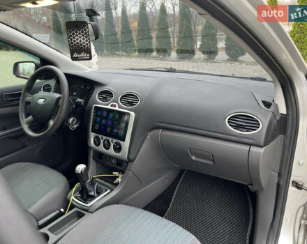 Сірий Форд Фокус, об'ємом двигуна 1.56 л та пробігом 319 тис. км за 3650 $, фото 35 на Automoto.ua