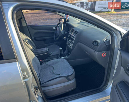 Сірий Форд Фокус, об'ємом двигуна 1.6 л та пробігом 322 тис. км за 3950 $, фото 7 на Automoto.ua