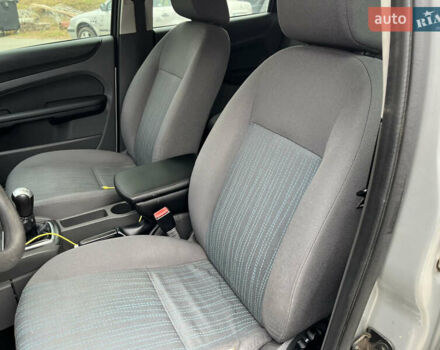 Сірий Форд Фокус, об'ємом двигуна 1.56 л та пробігом 319 тис. км за 3650 $, фото 30 на Automoto.ua