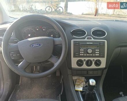 Серый Форд Фокус, объемом двигателя 1.56 л и пробегом 300 тыс. км за 3200 $, фото 10 на Automoto.ua