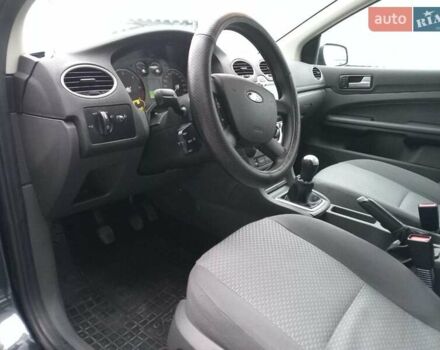 Серый Форд Фокус, объемом двигателя 1.6 л и пробегом 317 тыс. км за 3690 $, фото 22 на Automoto.ua