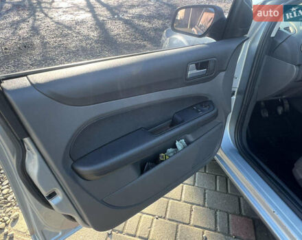 Сірий Форд Фокус, об'ємом двигуна 1.6 л та пробігом 322 тис. км за 3950 $, фото 13 на Automoto.ua