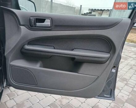 Серый Форд Фокус, объемом двигателя 1.6 л и пробегом 317 тыс. км за 3690 $, фото 11 на Automoto.ua