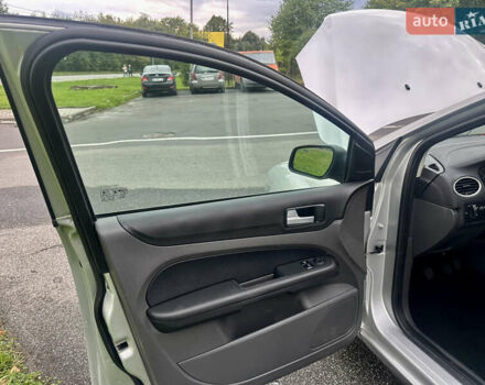 Серый Форд Фокус, объемом двигателя 1.6 л и пробегом 176 тыс. км за 4599 $, фото 19 на Automoto.ua