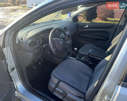 Сірий Форд Фокус, об'ємом двигуна 1.6 л та пробігом 322 тис. км за 3950 $, фото 9 на Automoto.ua